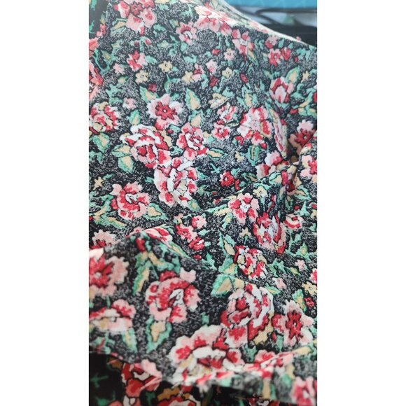 Material Red Pink and White Flowers Greenery  48 x 36 Cotton Craft Quilting Dres - Picture 2 of 5